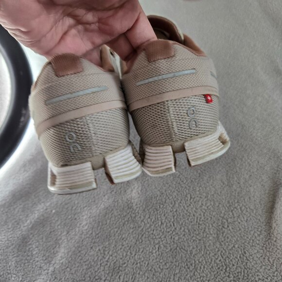 ON CLOUD 5 WOMEN'S RUNNING SHOES ROSE/ SHELL SIZE 11 - Picture 5 of 11